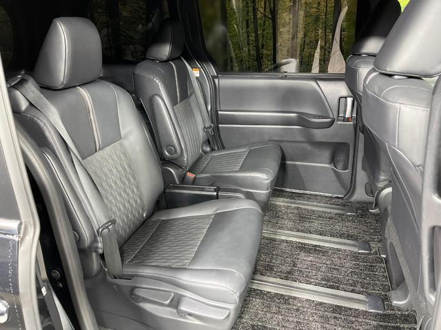 ノア ハイブリッドS-Z 4WD 純正10.5インチナビ フリップダウンモニター 全方位カメラ ユニバーサルステップ BSM デジタルインナーミラー 寒冷地仕様 両側電動スライド パワーバックドア シートヒーター 禁煙車(10枚目)