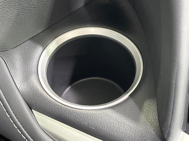 ノア ハイブリッドS-Z 4WD 純正10.5インチナビ フリップダウンモニター 全方位カメラ ユニバーサルステップ BSM デジタルインナーミラー 寒冷地仕様 両側電動スライド パワーバックドア シートヒーター 禁煙車(38枚目)