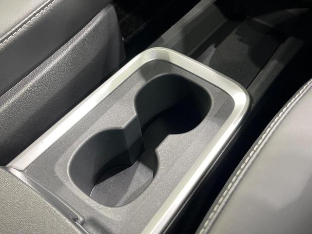 ノア ハイブリッドS-Z 4WD 純正10.5インチナビ フリップダウンモニター 全方位カメラ ユニバーサルステップ BSM デジタルインナーミラー 寒冷地仕様 両側電動スライド パワーバックドア シートヒーター 禁煙車(56枚目)