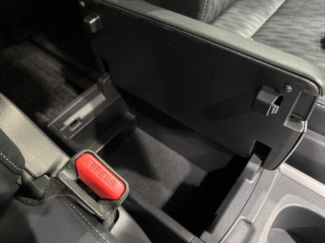 ノア ハイブリッドS-Z 4WD 純正10.5インチナビ フリップダウンモニター 全方位カメラ ユニバーサルステップ BSM デジタルインナーミラー 寒冷地仕様 両側電動スライド パワーバックドア シートヒーター 禁煙車(57枚目)