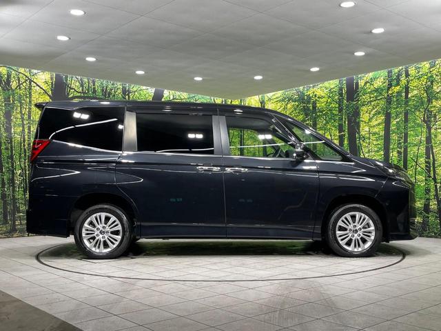 ノア ハイブリッドS-Z 4WD 純正10.5インチナビ フリップダウンモニター 全方位カメラ ユニバーサルステップ BSM デジタルインナーミラー 寒冷地仕様 両側電動スライド パワーバックドア シートヒーター 禁煙車(62枚目)