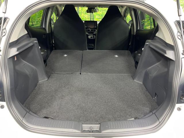 アクア Ｘ　４ＷＤ　純正ディスプレイオーディオ　セーフティーセンス　レーダークルーズ　禁煙車　スマートキー　ＬＥＤヘッド　ビルトインＥＴＣ　オートハイビーム　車線逸脱警報　オートライト　オートエアコン（10枚目）