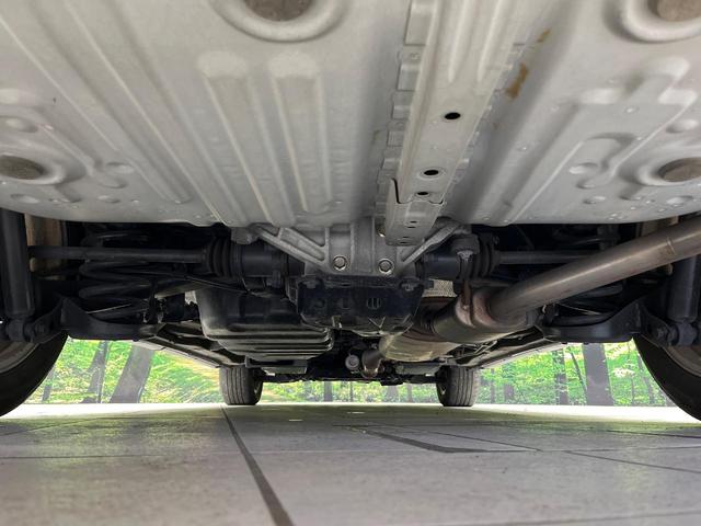 エスティマハイブリッド Ｘ　４ＷＤ　純正ナビ　両側電動ドア　バックカメラ　スマートキー　ＨＩＤヘッド　クルコン　純正１７インチアルミ　オートライト　オートエアコン　Ｂｌｕｅｔｏｏｔｈ　フルセグ　ＨＩＤフォグ（20枚目）