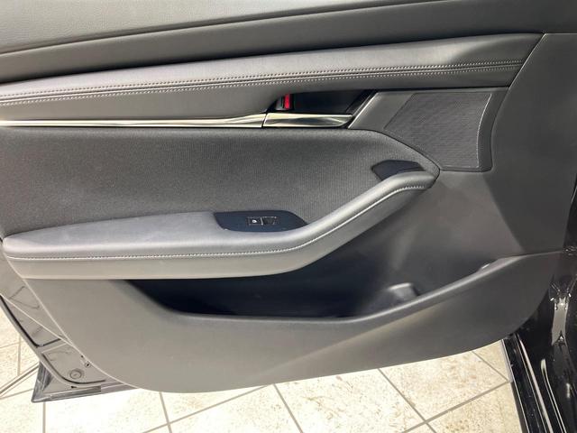 ＭＡＺＤＡ３セダン １５Ｓ　ツーリング　４ＷＤ　マツダコネクトナビ　全周囲カメラ　レーダークルーズ　コーナーセンサー　スマートキー　ＬＥＤヘッド　ビルトインＥＴＣ　純正１８インチアルミ　オートハイビーム　オートライト　デュアルエアコン（46枚目）