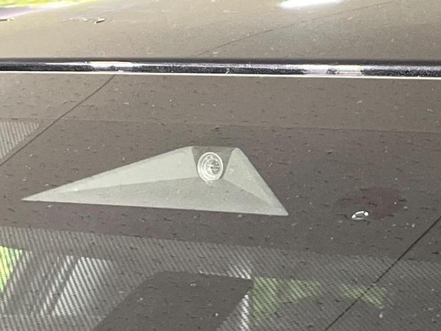 アウトランダーＰＨＥＶ ブラックエディション　４ＷＤ　マルチアラウンドモニタ　ｅ－Ａｓｓｉｓｔ　マイパイロット　禁煙車　電動リアゲート　ハーフレザーシート　前席シートヒーター　ドラレコ　ＥＴＣ　コーナーセンサー　スマートキー　ＬＥＤヘッド（5枚目）