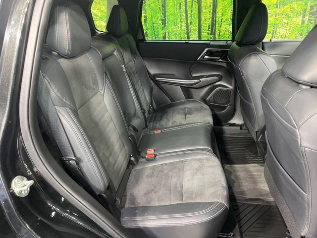 アウトランダーＰＨＥＶ ブラックエディション　４ＷＤ　マルチアラウンドモニタ　ｅ－Ａｓｓｉｓｔ　マイパイロット　禁煙車　電動リアゲート　ハーフレザーシート　前席シートヒーター　ドラレコ　ＥＴＣ　コーナーセンサー　スマートキー　ＬＥＤヘッド（10枚目）
