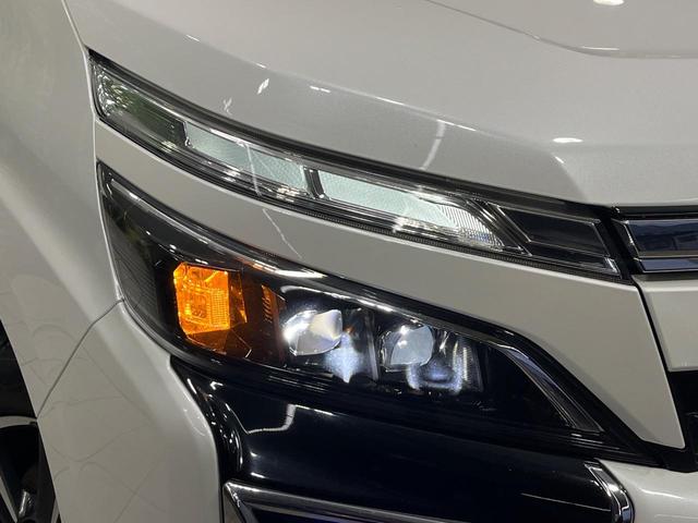 ヴォクシー ＺＳ　煌ＩＩ　４ＷＤ　フルエアロ　両側電動ドア　９型ナビ　バックカメラ　寒冷地仕様　衝突被害軽減システム　禁煙車　コーナーセンサー　ドラレコ　コーナーセンサー　スマートキー　ＬＥＤヘッド　クルコン　車線逸脱警報（14枚目）
