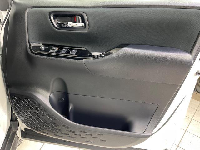 ヴォクシー ＺＳ　煌ＩＩ　４ＷＤ　フルエアロ　両側電動ドア　９型ナビ　バックカメラ　寒冷地仕様　衝突被害軽減システム　禁煙車　コーナーセンサー　ドラレコ　コーナーセンサー　スマートキー　ＬＥＤヘッド　クルコン　車線逸脱警報（38枚目）