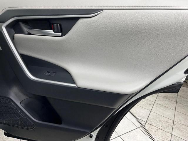 ＲＡＶ４ Ｇ　４ＷＤ　純正９型ナビ　バックカメラ　セーフティセンス　レーダークルーズ　禁煙車　電動リアゲート　前席シートヒーター　合皮レザーシート　ステアリングヒーター　　ドラレコ　ＥＴＣ　純正１８インチアルミ（41枚目）