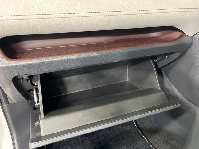 ＲＡＶ４ Ｇ　４ＷＤ　純正９型ナビ　バックカメラ　セーフティセンス　レーダークルーズ　禁煙車　電動リアゲート　前席シートヒーター　合皮レザーシート　ステアリングヒーター　　ドラレコ　ＥＴＣ　純正１８インチアルミ（42枚目）