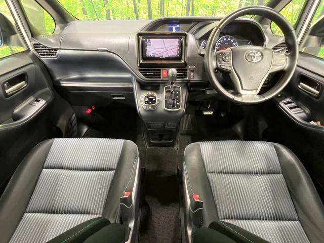 ヴォクシー ＺＳ　４ＷＤ　純正ＨＤＤナビ　バックカメラ　寒冷地仕様　セーフティセンス　禁煙車　スマートキー　ＬＥＤヘッド　ビルトインＥＴＣ　純正１６インチアルミ　オートライト　デュアルエアコン（2枚目）