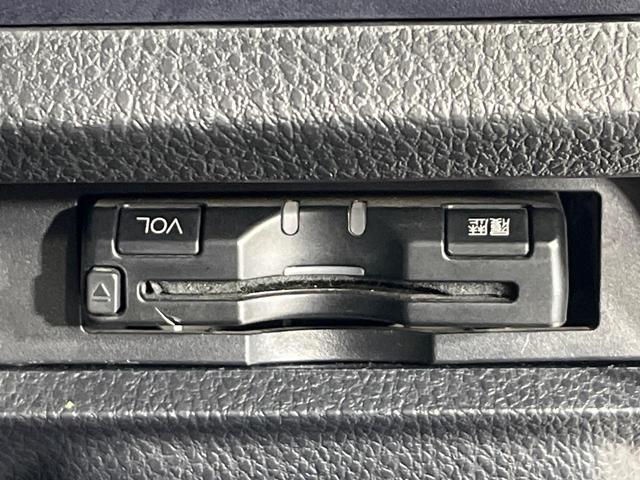 ヴォクシー ＺＳ　４ＷＤ　純正ＨＤＤナビ　バックカメラ　寒冷地仕様　セーフティセンス　禁煙車　スマートキー　ＬＥＤヘッド　ビルトインＥＴＣ　純正１６インチアルミ　オートライト　デュアルエアコン（7枚目）