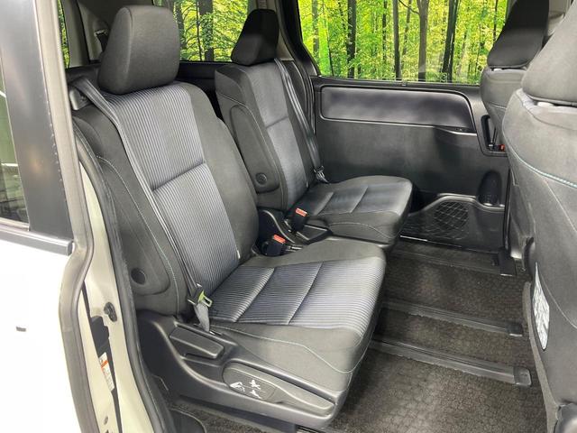 ヴォクシー ＺＳ　４ＷＤ　純正ＨＤＤナビ　バックカメラ　寒冷地仕様　セーフティセンス　禁煙車　スマートキー　ＬＥＤヘッド　ビルトインＥＴＣ　純正１６インチアルミ　オートライト　デュアルエアコン（10枚目）