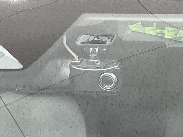 フィット ｅ：ＨＥＶベーシック　４ＷＤ　禁煙車　ＳＤナビ　Ｂｌｕｅｔｏｏｔｈ再生　バックカメラ　ホンダセンシング　アダプティブクルーズ　寒冷地仕様　ドライブレコーダー　ＬＥＤヘッド　ＥＴＣ　スマートキー　電子パーキングブレーキ（8枚目）