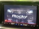 ロッキー プレミアム　４ＷＤ　ターボ　純正９型ナビ　全周囲カメラ　寒冷地仕様　スマートアシスト　レーダークルーズ　禁煙車　ハーフレザーシート　ドラレコ　コーナーセンサー　スマートキー　ＬＥＤヘッド　ビルトインＥＴＣ（3枚目）