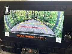 【バックカメラ】駐車時に後方がリアルタイム映像で確認できます。大型商業施設や立体駐車場での駐車時や、夜間のバック時に大活躍！運転スキルに関わらず、今や必須となった装備のひとつです！ 4