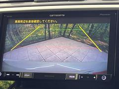 【バックカメラ】駐車時に後方がリアルタイム映像で確認できます。大型商業施設や立体駐車場での駐車時や、夜間のバック時に大活躍！運転スキルに関わらず、今や必須となった装備のひとつです！ 6