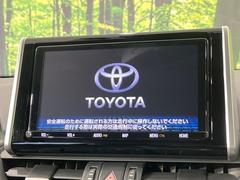 【純正９型ナビ】人気の純正ナビを装備。オーディオ機能も充実しており、Ｂｌｕｅｔｏｏｔｈ接続すればお持ちのスマホやＭＰ３プレイヤーの音楽を再生可能！毎日の運転がさらに楽しくなります！！ 3