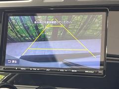 【バックカメラ】駐車時に後方がリアルタイム映像で確認できます。大型商業施設や立体駐車場での駐車時や、夜間のバック時に大活躍！運転スキルに関わらず、今や必須となった装備のひとつです！ 4