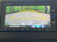 【バックカメラ】駐車時に後方がリアルタイム映像で確認できます。大型商業施設や立体駐車場での駐車時や、夜間のバック時に大活躍！運転スキルに関わらず、今や必須となった装備のひとつです！ 5