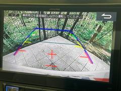 【バックカメラ】駐車時に後方がリアルタイム映像で確認できます。大型商業施設や立体駐車場での駐車時や、夜間のバック時に大活躍！運転スキルに関わらず、今や必須となった装備のひとつです！ 6