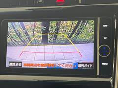 【バックカメラ】駐車時に後方がリアルタイム映像で確認できます。大型商業施設や立体駐車場での駐車時や、夜間のバック時に大活躍！運転スキルに関わらず、今や必須となった装備のひとつです！ 4