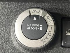 【オールモード４×４】２ＷＤ／４ＷＤモードを手軽に切り替え可能。燃費重視の２ＷＤ、スタック時に役立つＬＯＣＫ、ＡＵＴＯモードでは４ＷＤの配分を自動で調整し、路面状況を問わず安定した走りをサポート。 7