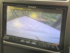 【バックカメラ】駐車時に後方がリアルタイム映像で確認できます。大型商業施設や立体駐車場での駐車時や、夜間のバック時に大活躍！運転スキルに関わらず、今や必須となった装備のひとつです！ 4