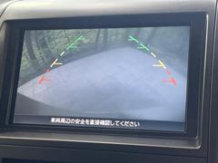 【バックカメラ】駐車時に後方がリアルタイム映像で確認できます。大型商業施設や立体駐車場での駐車時や、夜間のバック時に大活躍！運転スキルに関わらず、今や必須となった装備のひとつです！ 5