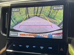 【バックカメラ】駐車時に後方がリアルタイム映像で確認できます。大型商業施設や立体駐車場での駐車時や、夜間のバック時に大活躍！運転スキルに関わらず、今や必須となった装備のひとつです！ 5