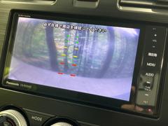 【バックカメラ】駐車時に後方がリアルタイム映像で確認できます。大型商業施設や立体駐車場での駐車時や、夜間のバック時に大活躍！運転スキルに関わらず、今や必須となった装備のひとつです！ 4