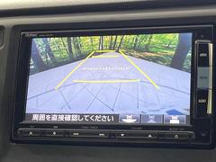 【バックカメラ】駐車時に後方がリアルタイム映像で確認できます。大型商業施設や立体駐車場での駐車時や、夜間のバック時に大活躍！運転スキルに関わらず、今や必須となった装備のひとつです！ 5