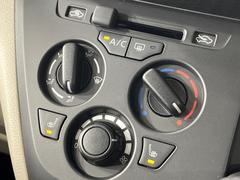 【シートヒーター】寒い日に重宝するシートヒーター！エアコンより早く温まってくれるので寒がりの人も安心ですね♪エアコンの温風は乾燥するから苦手、という方にもをおすすめです。 4