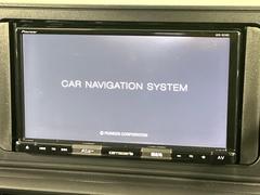 【ナビゲーション】使いやすいナビで目的地までしっかり案内してくれます。各種オーディオ再生機能も充実しており、お車の運転がさらに楽しくなります！！ 3
