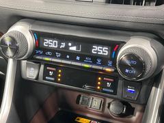 【シートベンチレーション】夏場は涼しい風でお尻や背中の熱やムレを防ぎ、冬はエアコンよりも早く温まってポカポカに！季節を問わず快適に過ごせます。 6