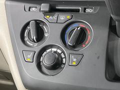 【シートヒーター】寒い日に重宝するシートヒーター！エアコンより早く温まってくれるので寒がりの人も安心ですね♪エアコンの温風は乾燥するから苦手、という方にもをおすすめです。 4