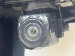 【バックカメラ】駐車時に後方がリアルタイム映像で確認できます。大型商業施設や立体駐車場での駐車時や、夜間のバック時に大活躍！運転スキルに関わらず、今や必須となった装備のひとつです！ 4