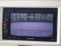 【バックカメラ】駐車時に後方がリアルタイム映像で確認できます。大型商業施設や立体駐車場での駐車時や、夜間のバック時に大活躍！運転スキルに関わらず、今や必須となった装備のひとつです！ 4