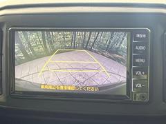 【バックカメラ】駐車時に後方がリアルタイム映像で確認できます。大型商業施設や立体駐車場での駐車時や、夜間のバック時に大活躍！運転スキルに関わらず、今や必須となった装備のひとつです！ 4