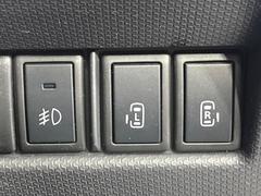 【両側パワースライドドア】スマートキーや運転席のスイッチで後席両側スライドドアの開閉が可能♪電動だから力を入れてドアを開ける必要が無く、小さなお子様でも簡単に開け閉めでき快適です♪ 5
