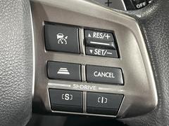【全車速追従機能付クルーズコントロール】高速道路での長距離走行が楽に！！自動で速度を保つクルーズコントロールが、衝突軽減システムと連携し、前方の車両を感知して車間を保つように速度調節してくれます！！ 6