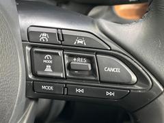 【レーダークルーズコントロール】高速道路での長距離走行が楽に！！自動で速度を保つクルーズコントロールが、衝突軽減システムと連携し、前方の車両を感知して車間を保つように速度調節してくれます！！ 7