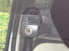 【ドライブレコーダー】安心・安全なカーライフに必須のドライブレコーダーを装備！走行中はもちろん、あおり運転や事故に遭遇した際の状況も映像で記録し、万一のリスクに備えます。 5