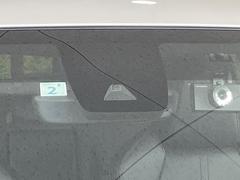 【トヨタセーフティセンス】走行中に前方の車両等を認識し、衝突しそうな時は警報とブレーキで衝突回避と被害軽減をアシスト。より安全にドライブをお楽しみいただけます。 5
