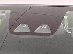 【スマートアシスト】走行中に前方の車両等を認識し、衝突しそうな時は警報とブレーキで衝突回避と被害軽減をアシスト。より安全にドライブをお楽しみいただけます。 4