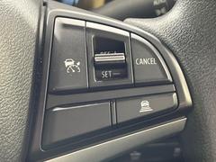 【アダプティブクルーズコントロール】高速道路での長距離走行が楽に！！自動で速度を保つクルーズコントロールが、衝突軽減システムと連携し、前方の車両を感知して車間を保つように速度調節してくれます！！ 6