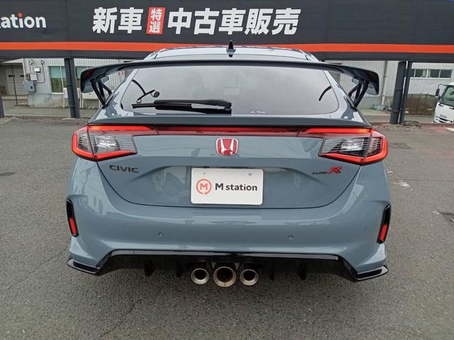 シビック タイプR 1オーナー エアロダイナミクス 専用リアスポイラー/シート/ステアリング ホンダセンシング レーダークルコン 純正コネクトディスプレイナビTV Bカメラ ブレンボ製キャリパー トリプルマフラー(4枚目)