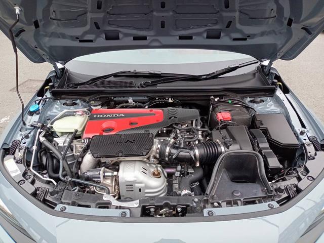 シビック タイプR 1オーナー エアロダイナミクス 専用リアスポイラー/シート/ステアリング ホンダセンシング レーダークルコン 純正コネクトディスプレイナビTV Bカメラ ブレンボ製キャリパー トリプルマフラー(5枚目)