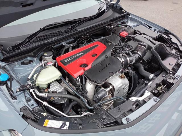 シビック タイプR 1オーナー エアロダイナミクス 専用リアスポイラー/シート/ステアリング ホンダセンシング レーダークルコン 純正コネクトディスプレイナビTV Bカメラ ブレンボ製キャリパー トリプルマフラー(6枚目)