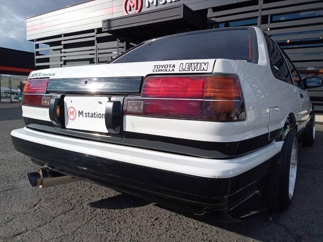 カローラレビン ＧＴ　ＡＰＥＸ　白黒全塗装　タイベル交換済　社外フルエアロ　５次元マフラー　ＢＬＩＴＺ車高調　ＡＰＥＸエアクリ　社外Ｆタワーバー　ビートラッシュＲタワーバー　社外ステアリング　レカロ製セミバケ　トスコ１４インチＡＷ（5枚目）